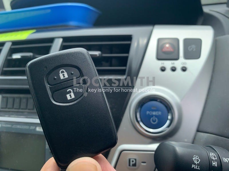 車内から回収したトヨタプリウスαのスマートキー