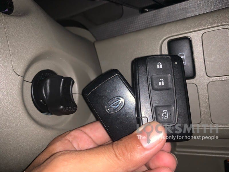 登録が完了したタントのキーフリーリモコン。エンジン始動が可能な状態になりました。