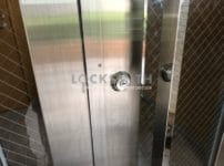 マンションエントランス　錠交換