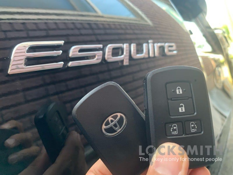 トヨタエスクァイアの既存キーと新しく作製したスペアキ―