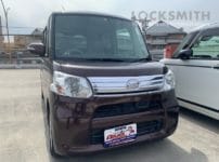 ダイハツ タント LA600S 2014年式。こちらの車両の鍵を作製します