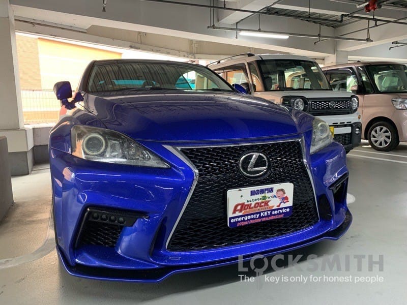 レクサス ISC GSE20 2010年式。こちらの車両の鍵を作製します