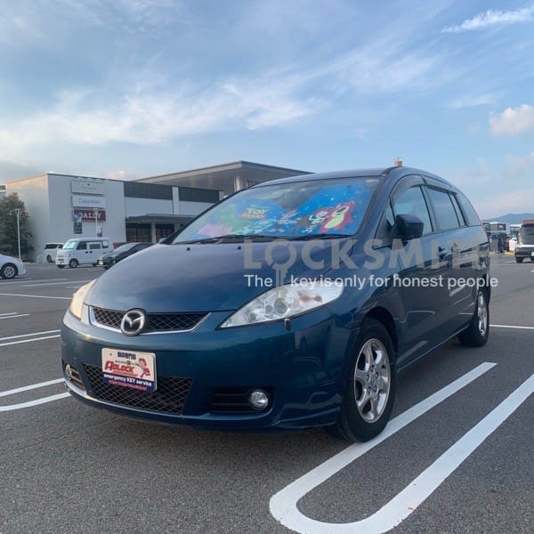 インロックが発生したマツダ プレマシー CREW 2006年式。こちらの車両のドアを解錠します