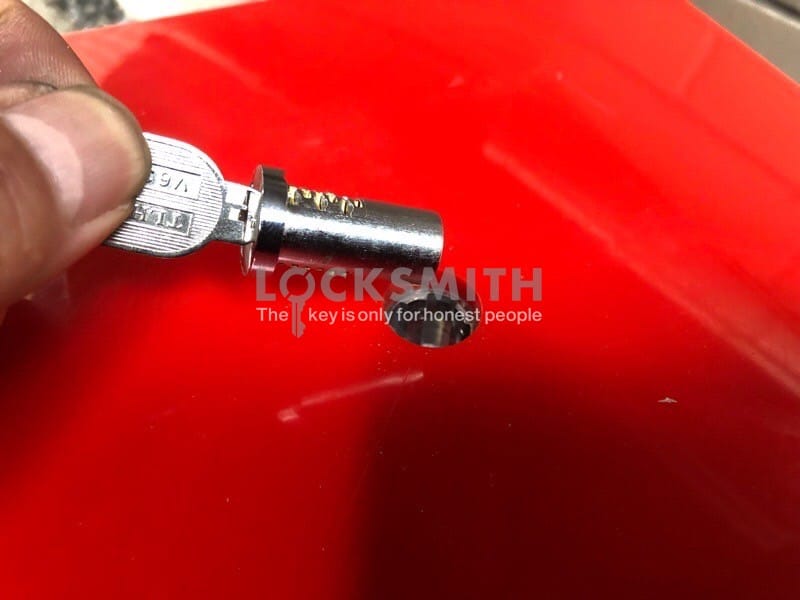 ガチャガチャ 解錠