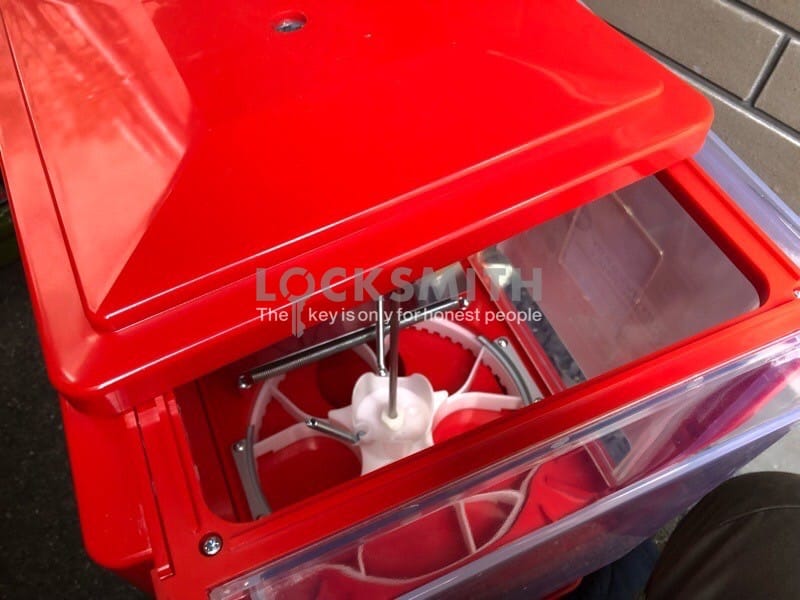 ガチャガチャ 解錠