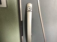 MIWA社のプッシュプル錠、U9シリンダーがついた玄関ドア。こちらを解錠します