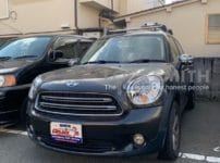 BMW ミニクロスオーバー 2015年式。こちらの車両のルーフキャリアの鍵を作製します