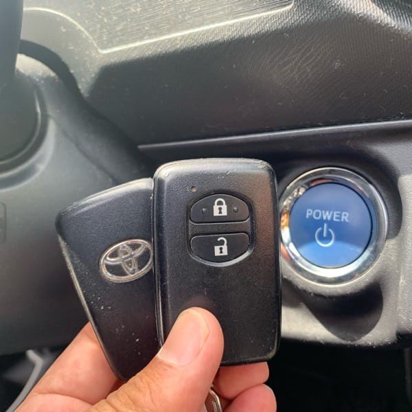 登録が完了したトヨタアクアのスマートキー2個