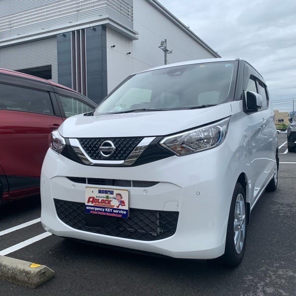 厨茶上に停まっている日産 デイズ B43W 2022年式。こちらの車両の鍵を作製します