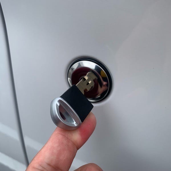 作製したデイズのメカニカルキーをドアシリンダーにさして動作確認