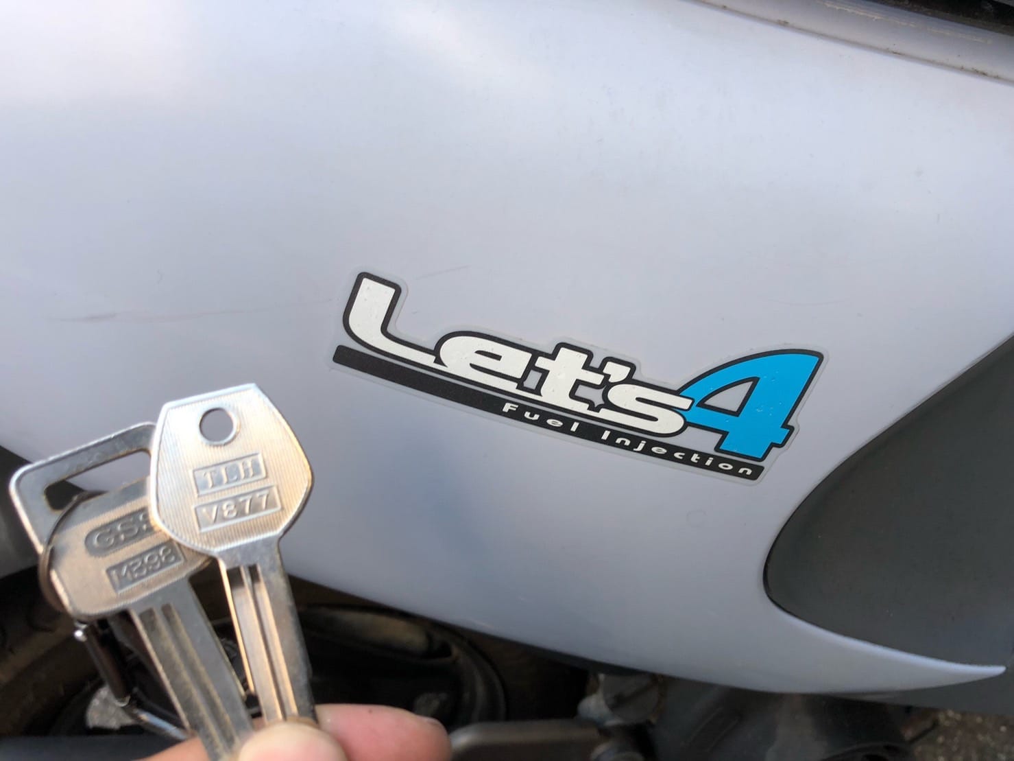 作製した鍵とスズキレッツ4のメットインから回収した鍵