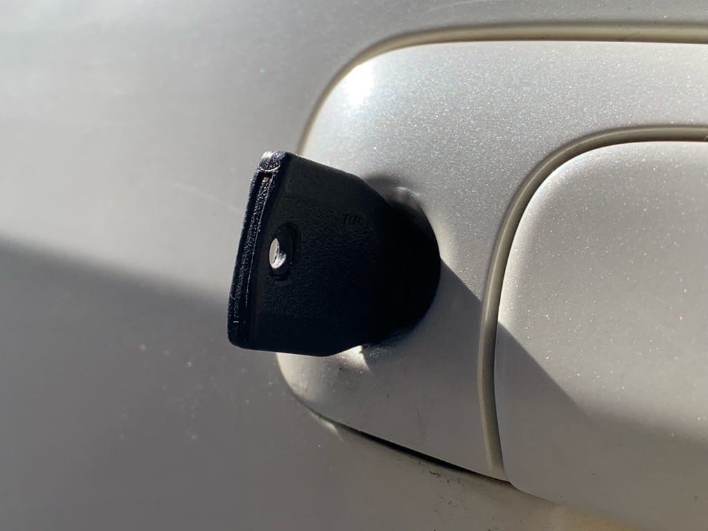 ホンダフィットのドアシリンダーにささったまま抜けなくなっている鍵