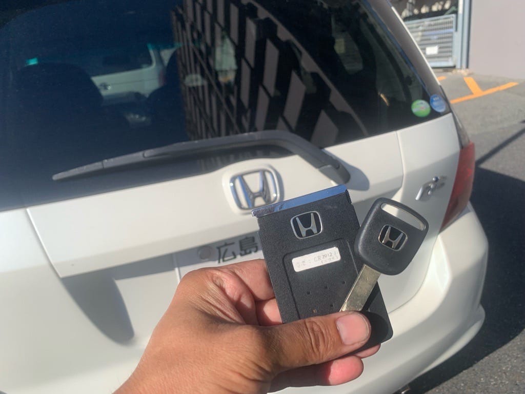 ホンダフィットの鍵２個を持っている