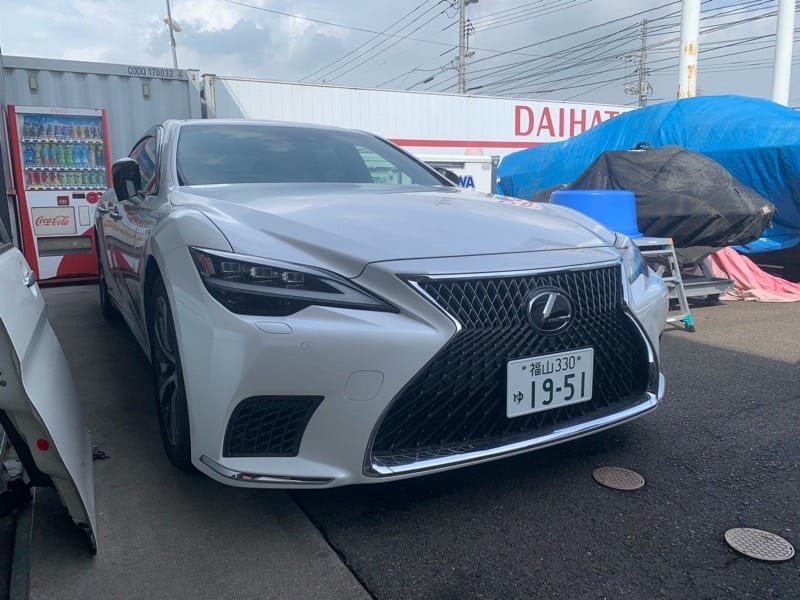 レクサス LS500 VXFA50 2021年式。こちらの車両のスペアキーを作製します