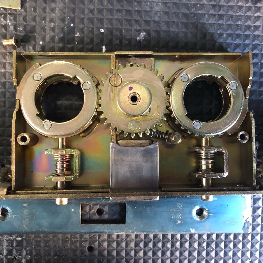 修理が完了したケースロック本体