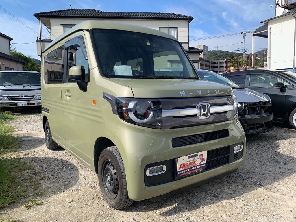 インロックが発生したホンダ N VAN　JJ1 2021年式。こちらの車両の鍵を解錠します