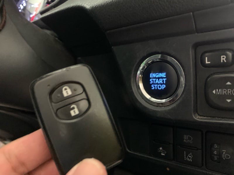エンジン始動できるようになったトヨタカローラアクシオのスマートキー