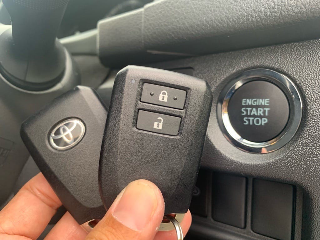 トヨタハイエースのスマートキー2個