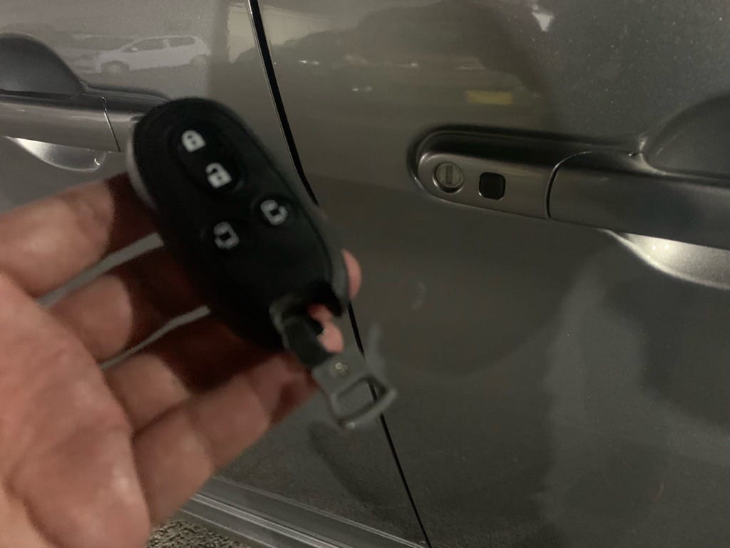 登録が完了したスズキソリオのスマートキーに作製したメカニカルキーを収納