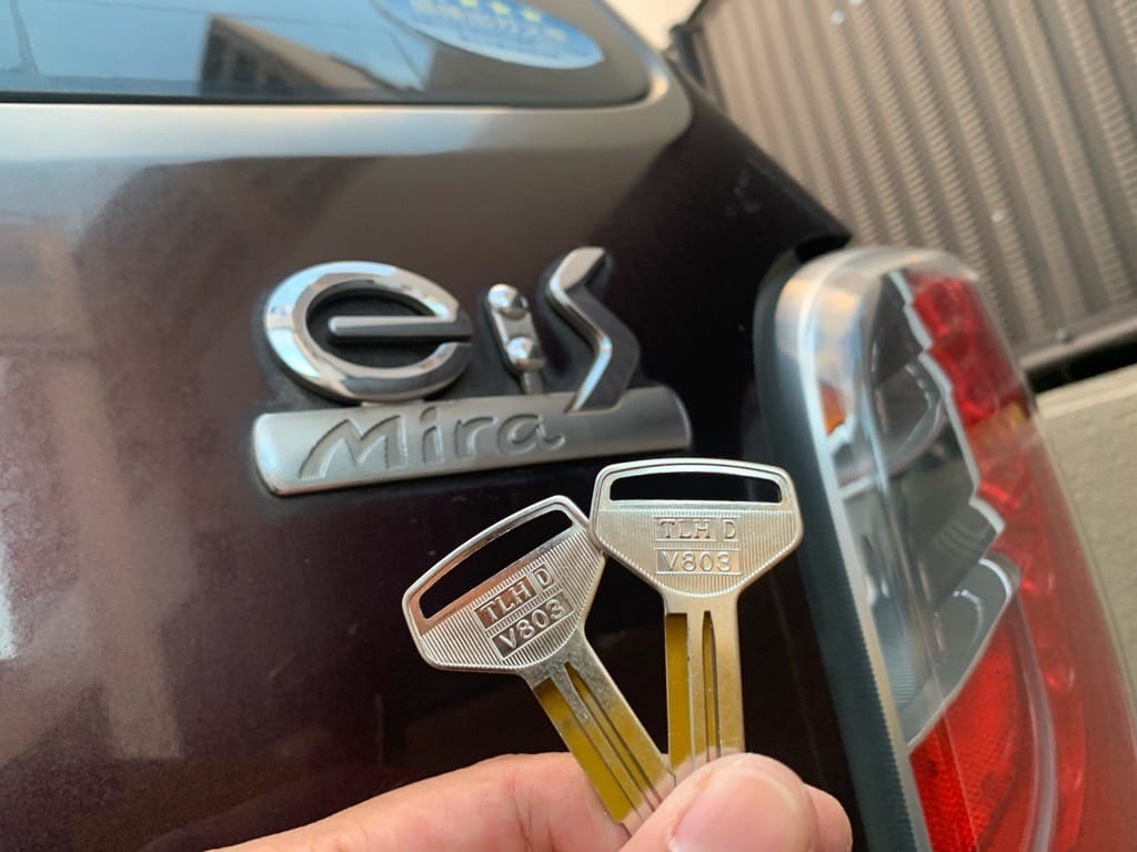 作製したダイハツミライースの鍵2本