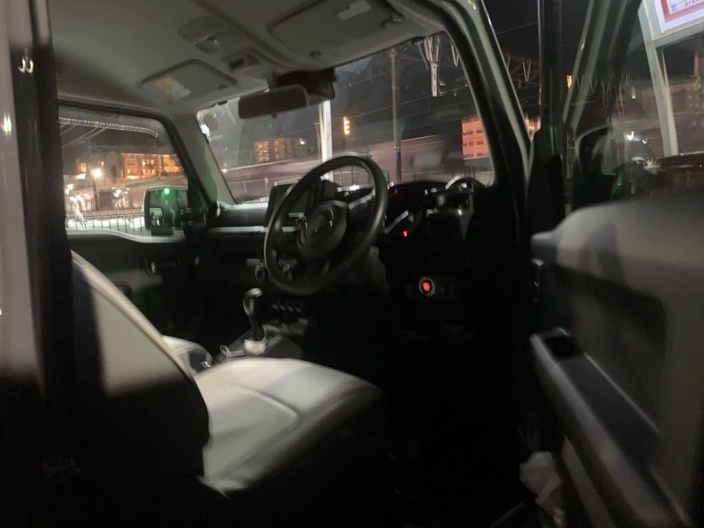 ピッキングで開いたスズキジムニーシエラの運転席ドア