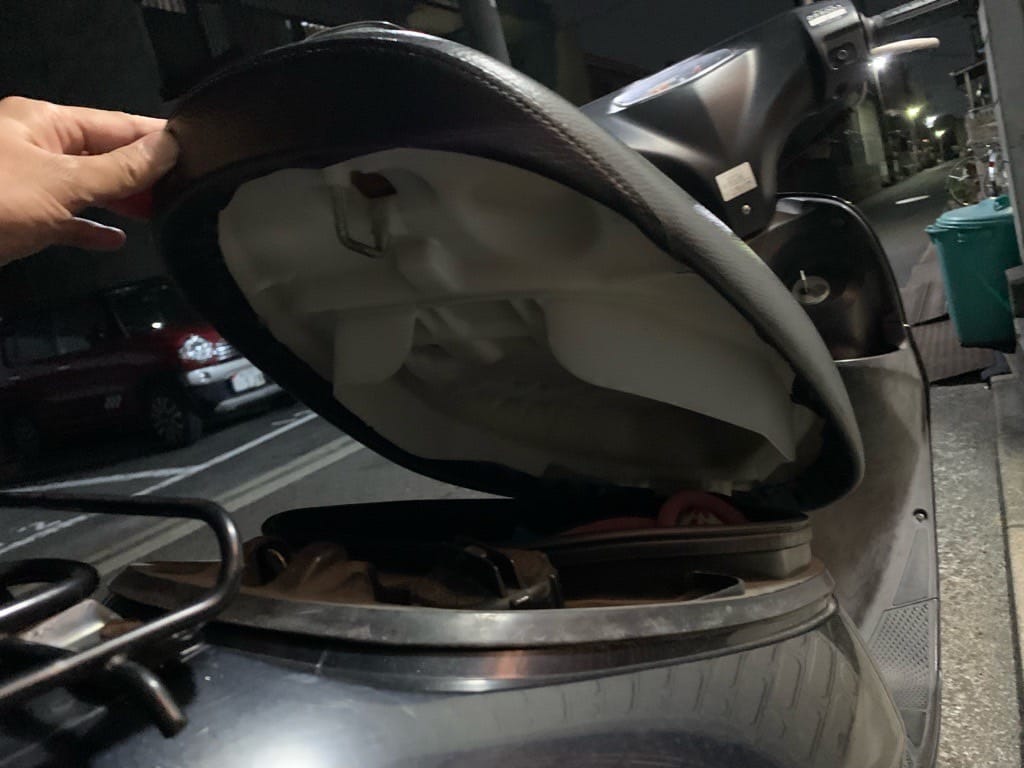 開いたメットイン