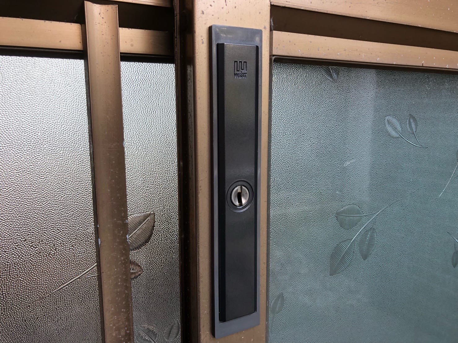 鍵交換を行う2枚引戸