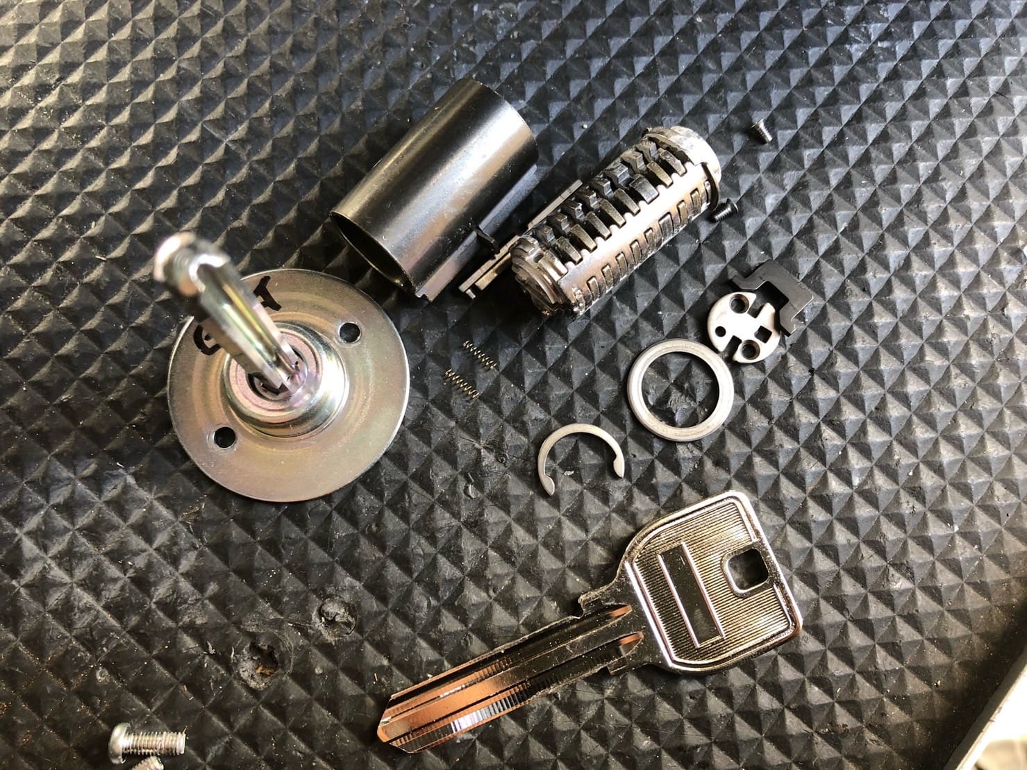 取り付ける部品、作製した鍵