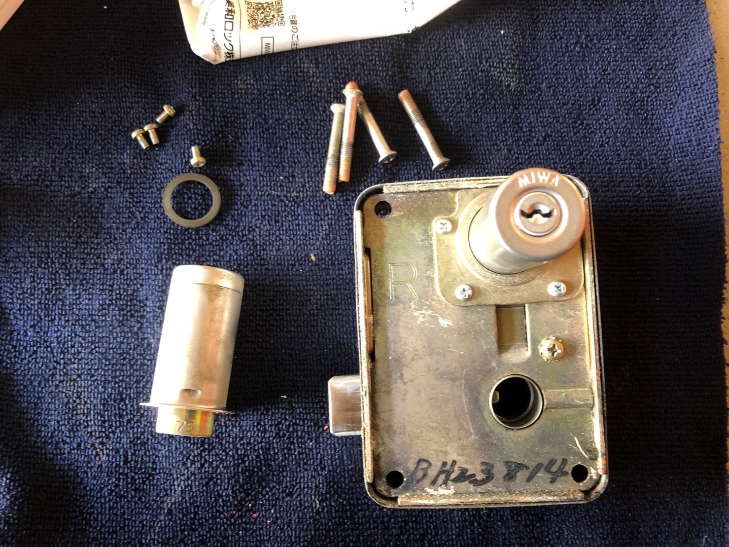 鍵を取り外し、本体を分解