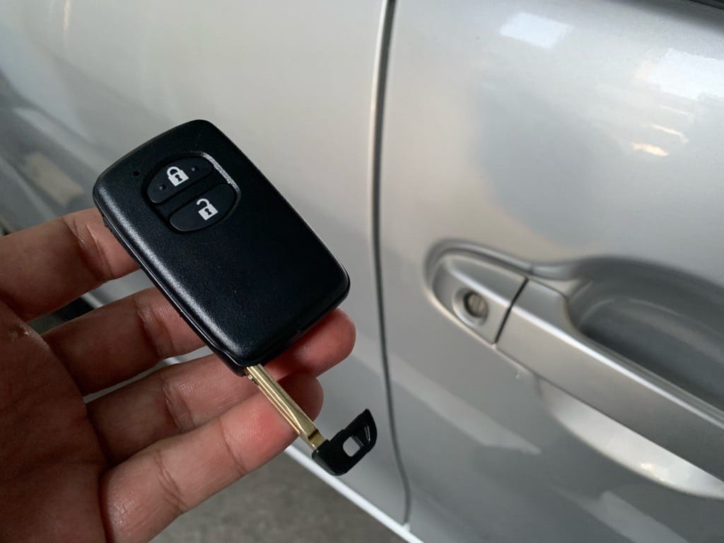 トヨタアクアに登録したスマートキーと作製したドアキー