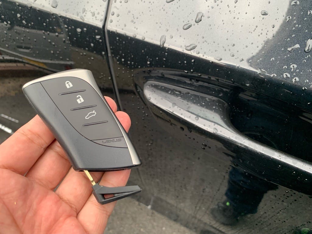 スマートキーにメカニカルキーを収納