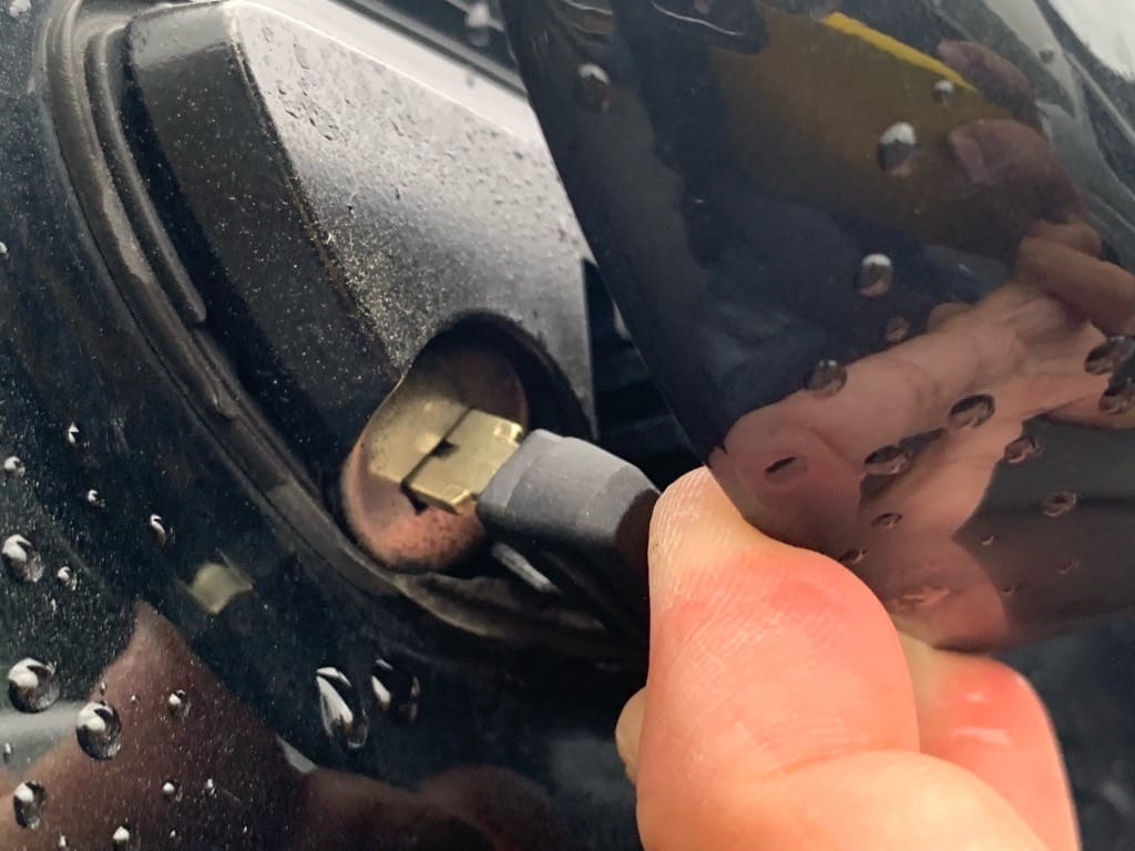 作製したメカニカルキーをレクサスのドアシリンダーにさして動作を確認