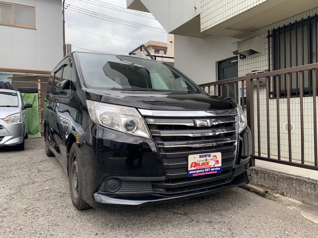 スペアキー作製のご依頼をいただいたトヨタ ノア ZRR80 2014年式