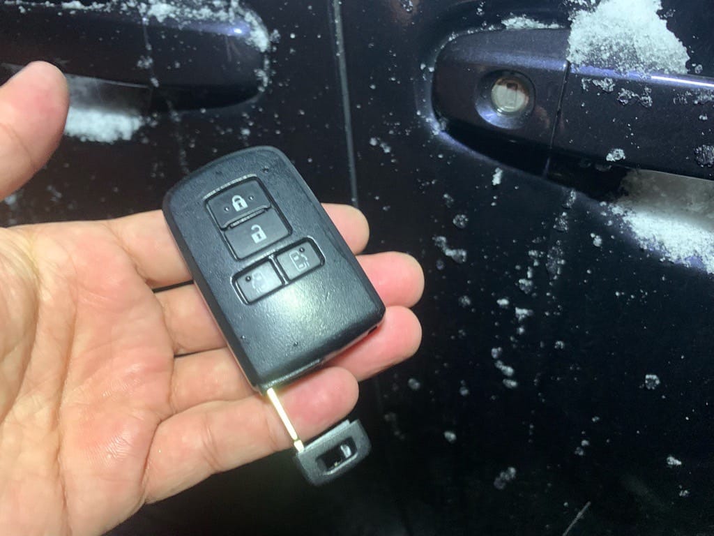 登録が完了したトヨタヴォクシーに作製したメカニカルキーを収納