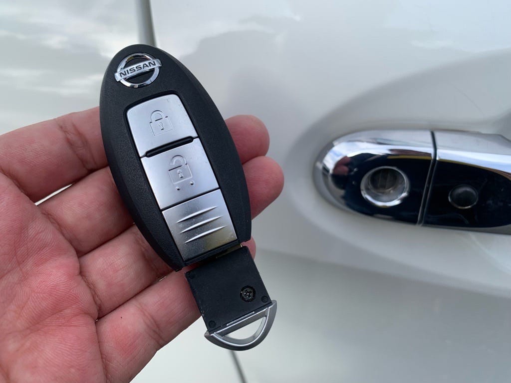 登録が完了した日産ノートのスマートキーに作製したメカニカルキーを収納