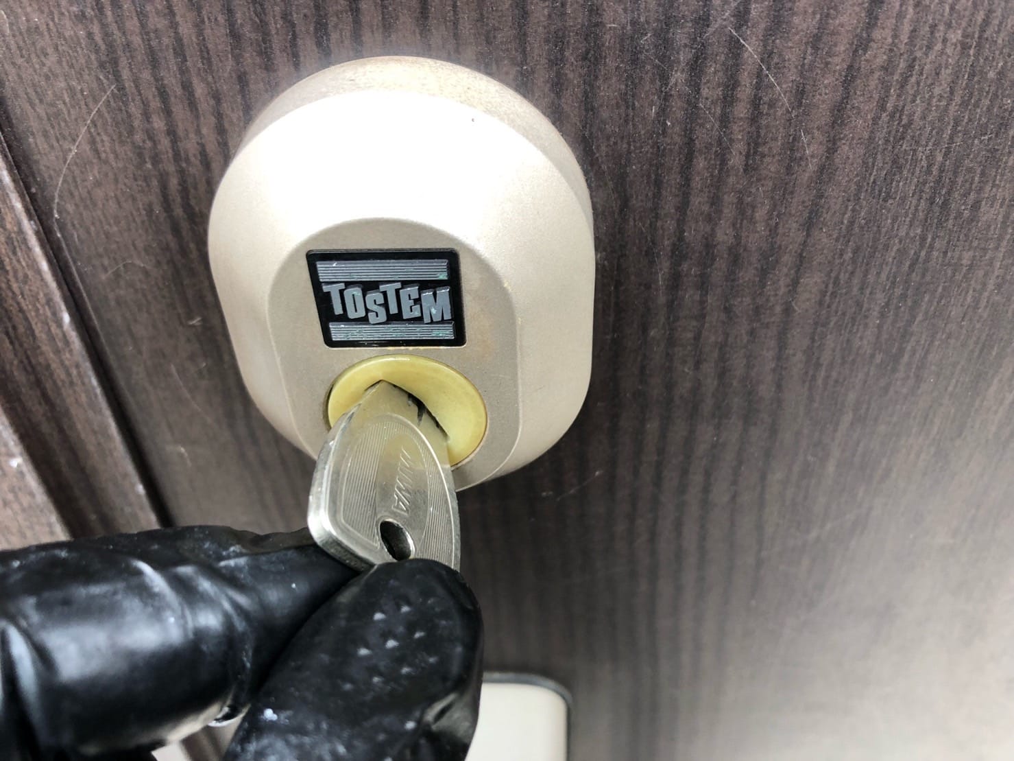 修理完了。シリンダーに鍵をさして動作確認