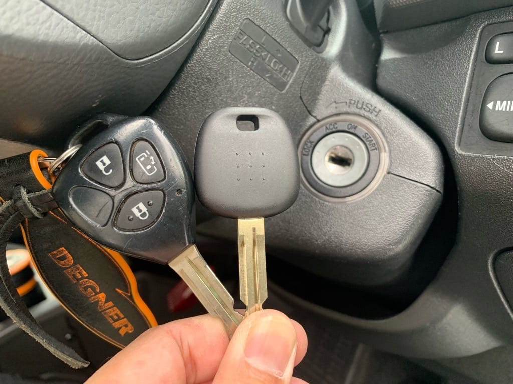 トヨタハイエースの作製したスペアキ―と既存キー