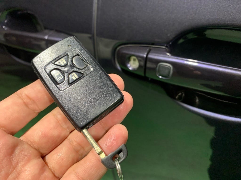 登録が完了したトヨタヴォクシーのスマートキーに作製したメカニカルキーを収納