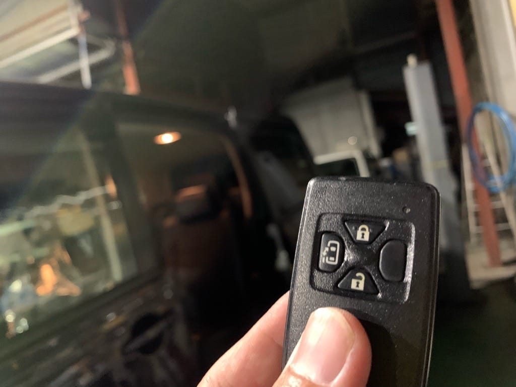 登録が完了したトヨタヴォクシーのスマートキー