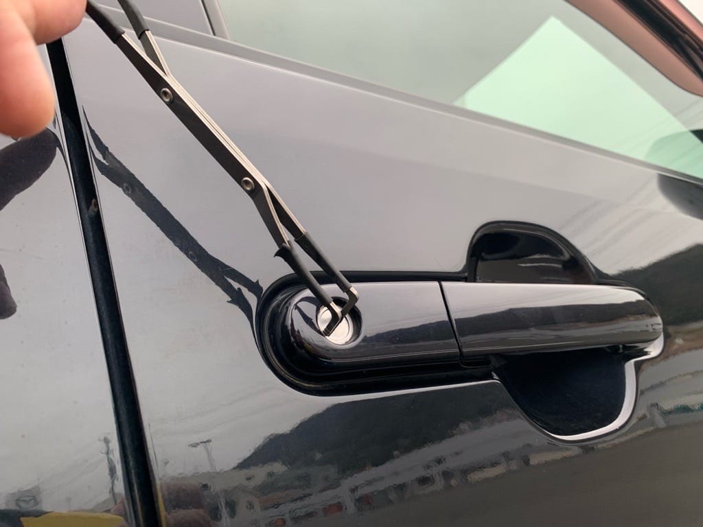 スズキワゴンRの運転席ドアシリンダーをピッキング