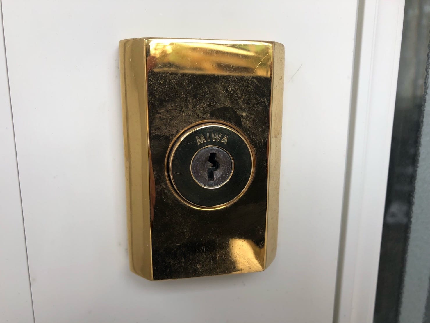 MIWAの旧型ディスクシリンダーが付いています