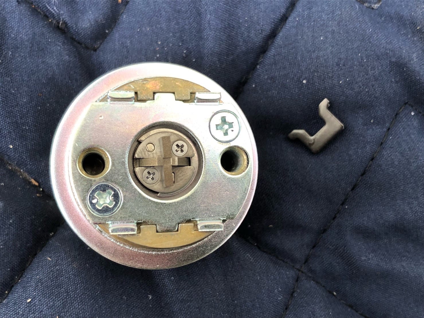 シリンダーのカムに縦横変更部品を追加します