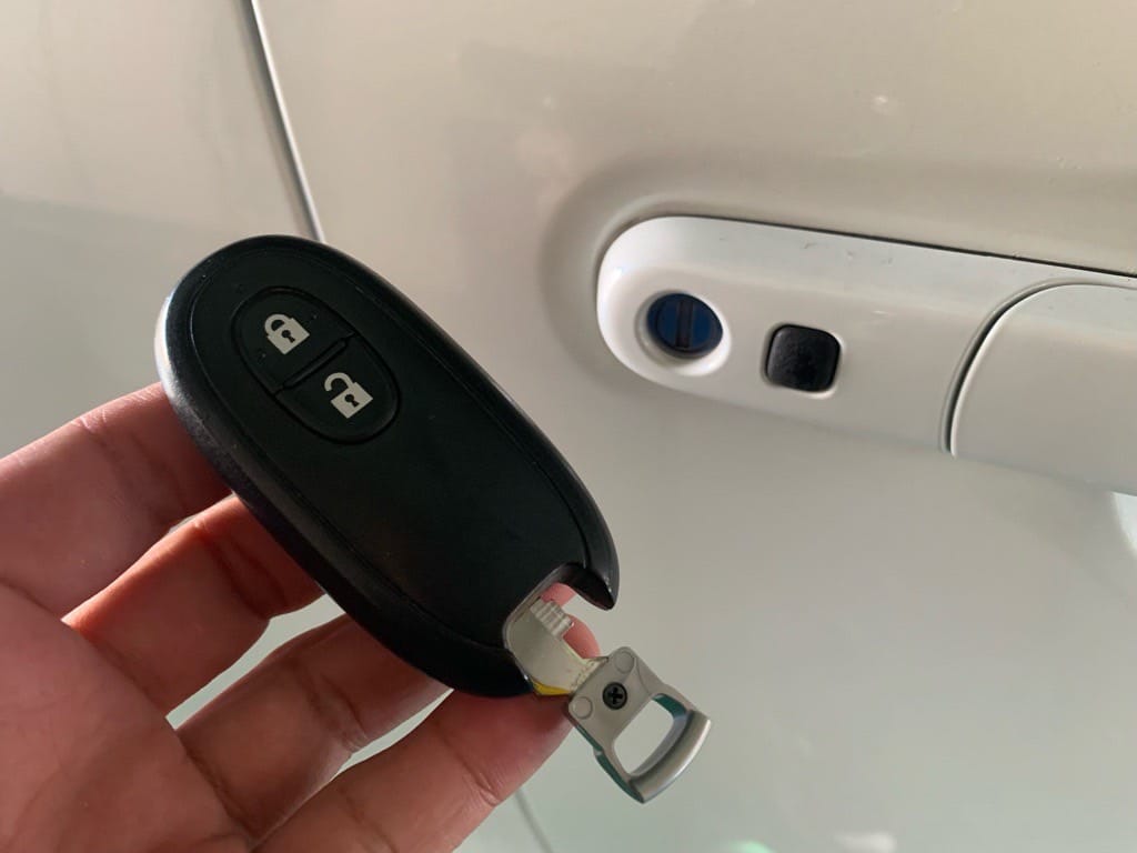 登録が完了したマツダフレアワゴンのスマートキーに作製したドアキーを収納