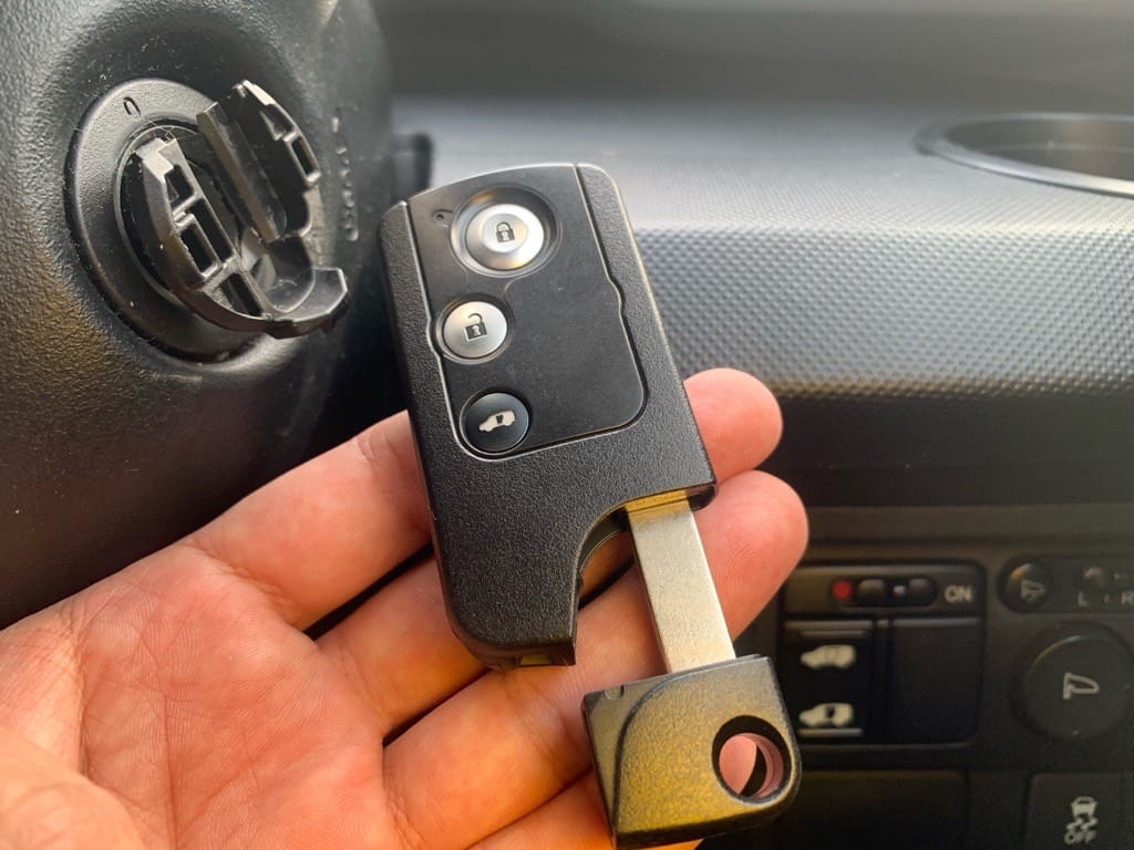 スマートキーにメカニカルキーを収納