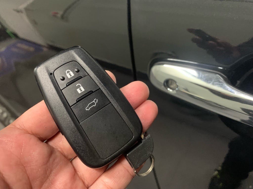 登録したトヨタハリアーのスマートキーに作製したメカニカルキーを収納