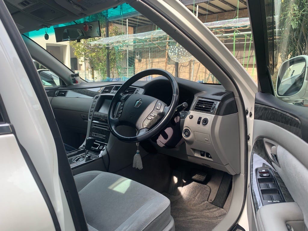 ピッキングに成功し、開いた運転席ドア