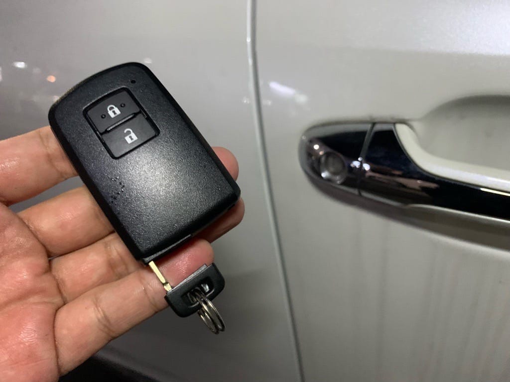 登録したトヨタハリアーのスマートキーに作製したメカニカルキーを収納