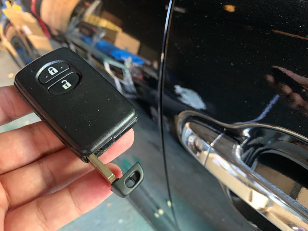 登録が完了したトヨタアクアのスマートキーに作製したメカニカルキーを収納