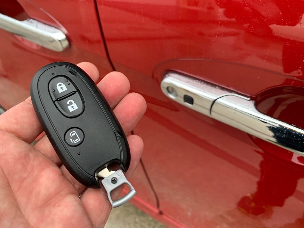 登録が完了したスズキスペーシアのスマートキーに作製したメカニカルキーを収納