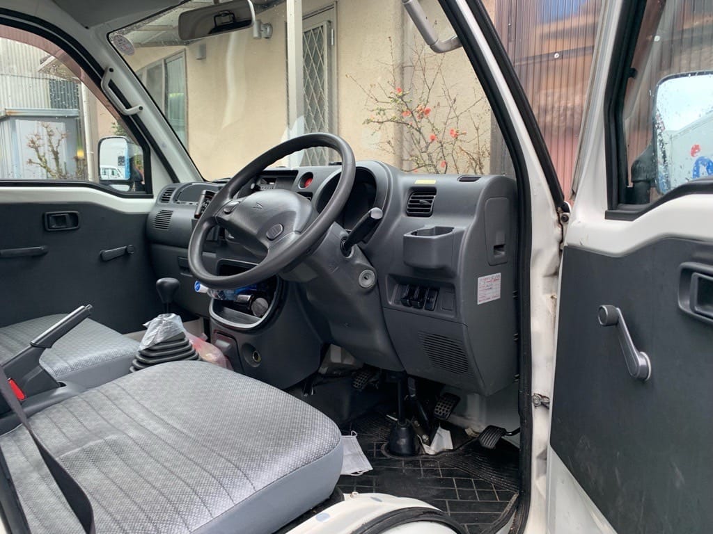 ピッキングして開いた運転席ドア